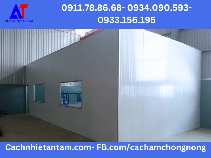 Vách panel nhà xưởng được thi công bằng tấm panel