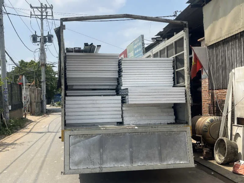 Tấm Panel Vân Gỗ: Vẻ Đẹp Sang Trọng Như Gỗ Thật, Chi Phí Chỉ Bằng Một Nửa - Bí Quyết Chống Nóng, Thi Công Thần Tốc 4 Lợi ích của tấm panel vân gỗ