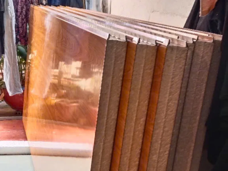Tấm Panel Vân Gỗ: Vẻ Đẹp Sang Trọng Như Gỗ Thật, Chi Phí Chỉ Bằng Một Nửa - Bí Quyết Chống Nóng, Thi Công Thần Tốc 3 Lợi ích của tấm panel vân gỗ