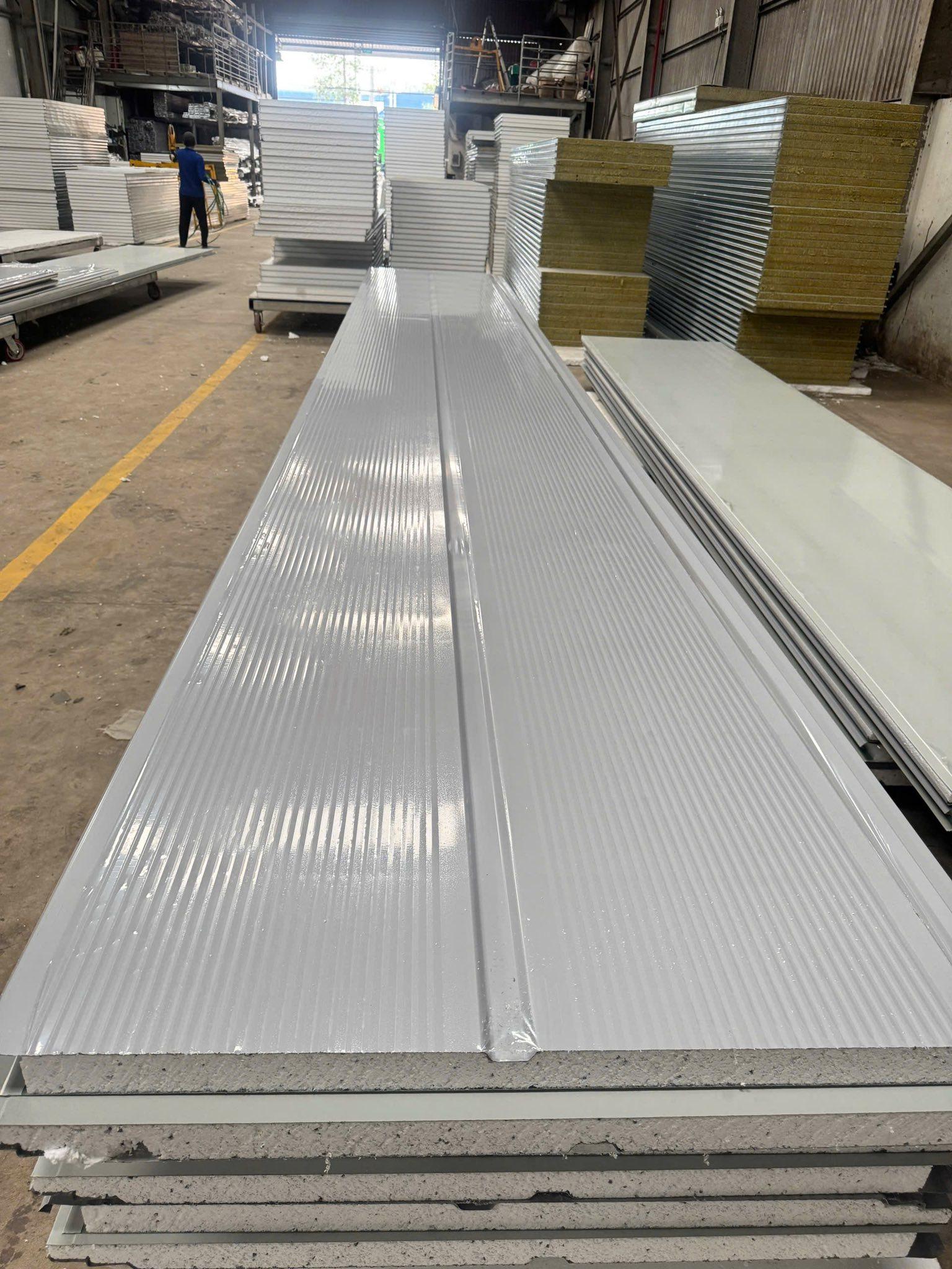 Vách Ngoài Panel Cách Nhiệt 1 Vách panel ngoài cách nhiệt
